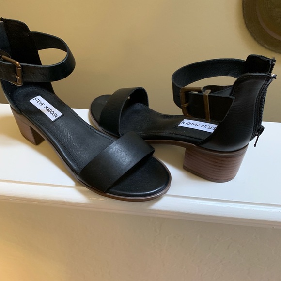 Steve Madden Shoes - Steve Madden Black Leather Heels. Size 8.